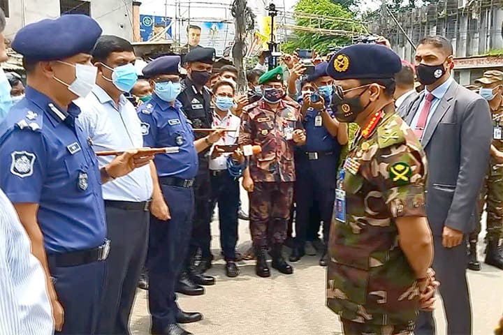 Army chief in Mymensingh to inspect lockdown activities