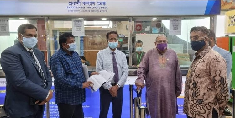 Expatriate Welfare Minister inspects RT PCR lab at the airport