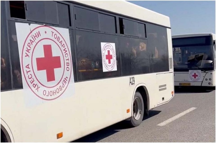 Red Cross evacuee convoy arrives from Russian-held city